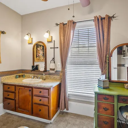 Goodbread House Bed And Breakfast Saint Marys Room photo